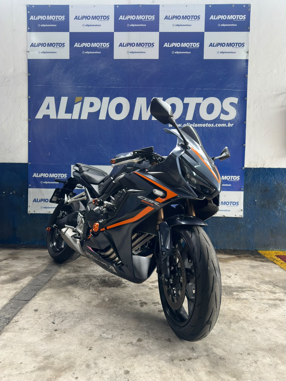 HONDA: CBR 650 R