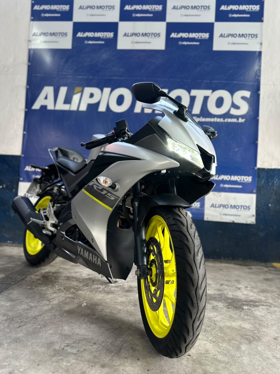 YAMAHA YZF R 15